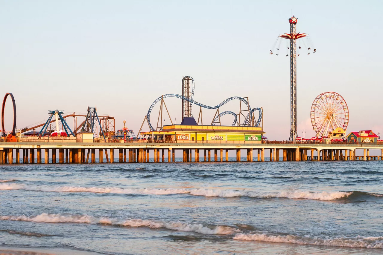 Top things to do in Galveston Texas including Moody Gardens, Pleasure Pier, beaches, and historic sites for a perfect coastal vacation