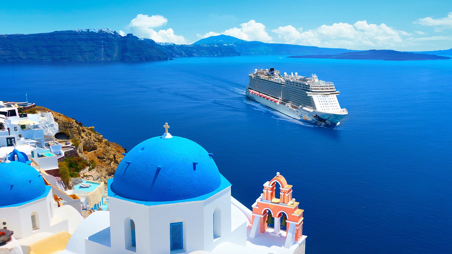 Mediterranean Cruise Café: Savoring the Flavors of the Sea
